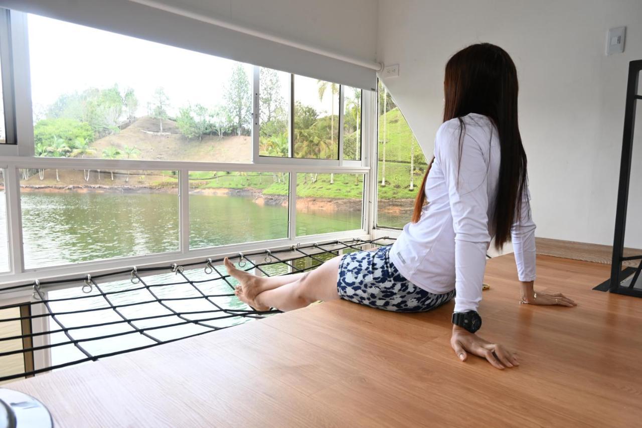 ホテル Casa Flotante La Trinidad Guatapé エクステリア 写真